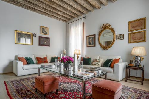 Miracoli Apartment with View on the Canal R&R, Wenecja