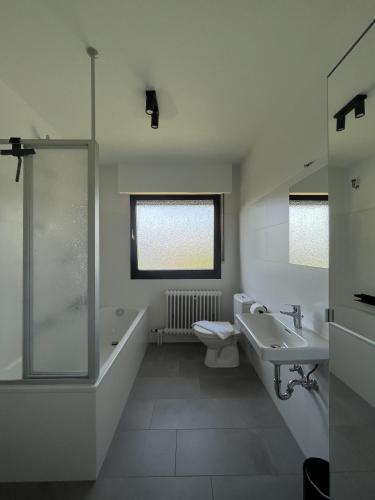 Bathroom, Ferienwohnung nähe Montabaur A3 in Girod