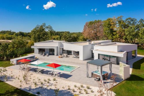 Villa Vines, Modern luxury in serene seclusion