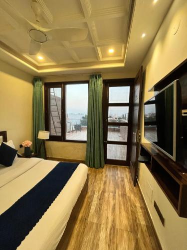 B&B Zerakpur - Hotel Wisteria Zirakpur - Main Highway Hotel - Bed and Breakfast Zerakpur