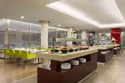Ramada Plaza by Wyndham Bucharest Convention Center - image 3