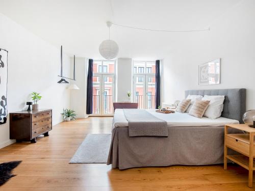 Fantastic Four-bedroom Centrally Located Apartment with a Roof Terrace - image 9