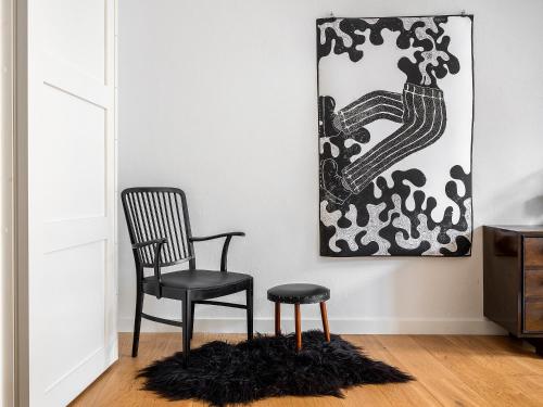 Fantastic Four-bedroom Centrally Located Apartment with a Roof Terrace - image 5