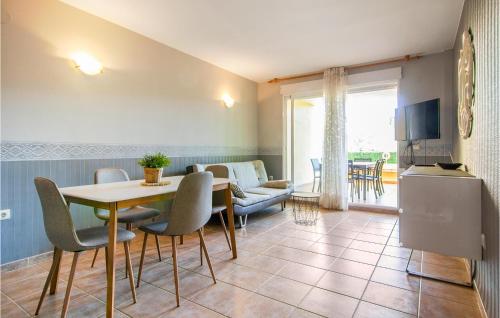 Nice Apartment In Xeraco With Kitchen