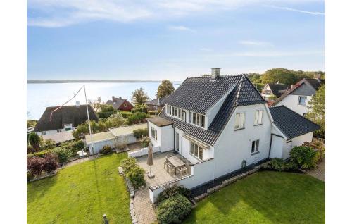  Amazing Home In Krus With House Sea View, Pension in Kruså