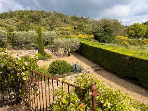 La Paradisse – exceptional Provençal farmhouse (18th century)