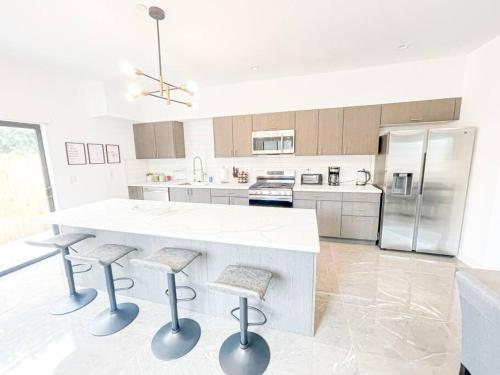 4BR L.A. Dream Home -CL1 in Los Angeles, USA