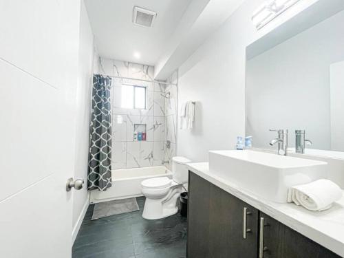 4BR L.A. Dream Home -CL1 in Los Angeles, USA