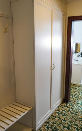 2 twin beds