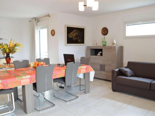 Appt Confort 3 Pieces avec Terrasse et Piscine a Saint-Raphael - FR-1-226A-124 near San Pedro
