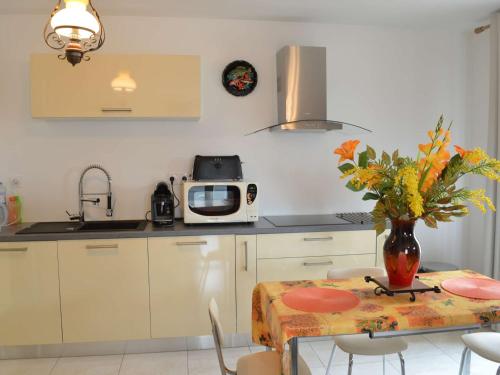 Appt Confort 3 Pieces avec Terrasse et Piscine a Saint-Raphael - FR-1-226A-124 near San Pedro