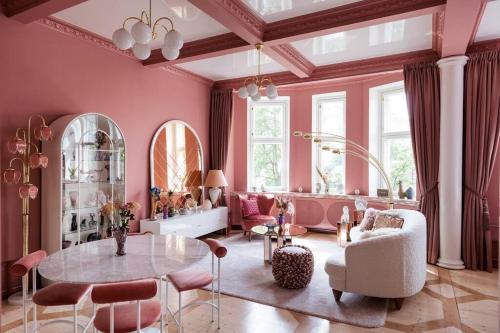 Luxury Pink Suite, autohalli, Helsinki (Foto 3)