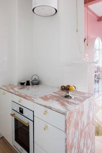 Luxury Pink Suite, autohalli, Helsinki (Foto 9)