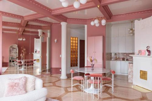 Luxury Pink Suite, autohalli, Helsinki (Foto 6)