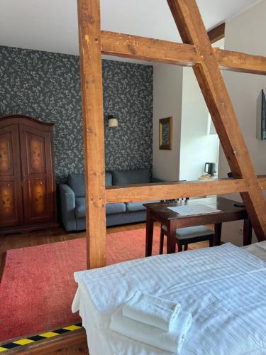 2 twin beds, 1 sofa bed