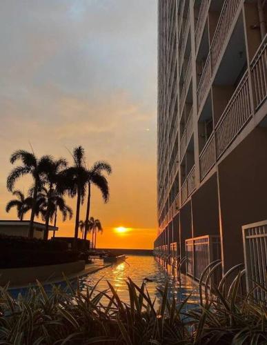 Condo in Pasay@ Breeze Residence by: Lsh Staycation