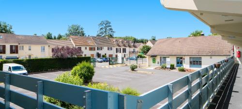 Фасада на хотела, Campanile Melun Sud Dammarie les Lys in Дамари-ле-Лис