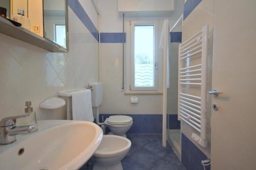 2 bedrooms, 5 beds