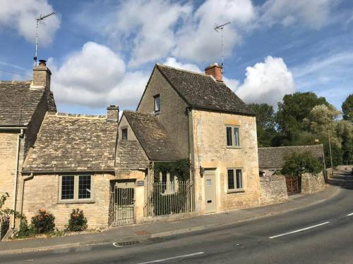 *COTSWOLDS CORNER COTTAGE* Nr Stow-on-the-Wold gîte à louer Upper Swell