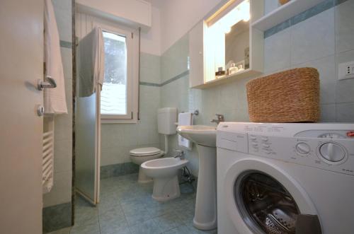 2 bedrooms, 4 beds