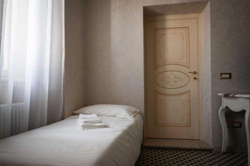 Merulana Penthouse: 5 minutes WALK from Colosseum, Řím (fotografie 6)