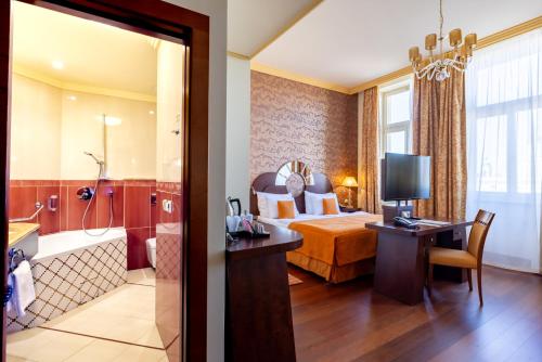 1 queen bed
