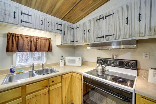 Cozy Waynesville Home with Porch by Blue Ridge Pkwy in Waynesville, USA
