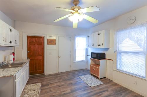 Cozy Bridgeport Apartment 2 Mi to Downtown!