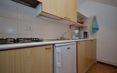 One-Bedroom Apartment image 2