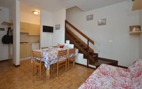 One-Bedroom Apartment image 5