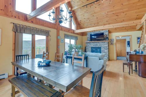 Charming New York Chalet with Hot Tub and Game Room! in Preston Hollow, USA