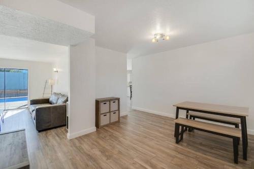 Loma NE Heights 3 bedroom Pool/HotTub! in Albuquerque, USA