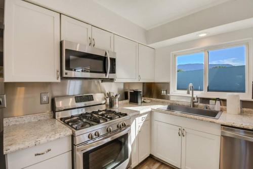 Loma NE Heights 3 bedroom Pool/HotTub! in Albuquerque, USA