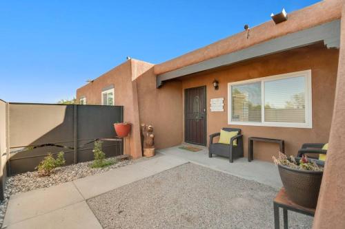 Loma NE Heights 3 bedroom Pool/HotTub! in Albuquerque, USA