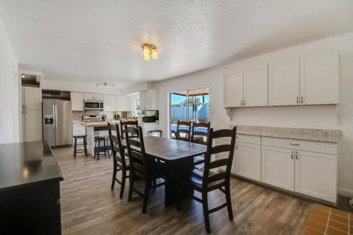 Loma NE Heights 3 bedroom Pool/HotTub! in Albuquerque, USA