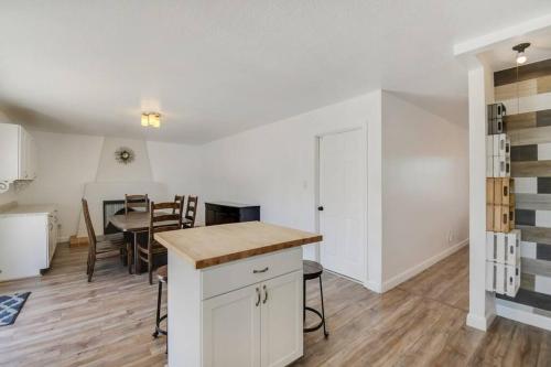 Loma NE Heights 3 bedroom Pool/HotTub! in Albuquerque, USA