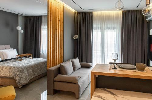 Aether Home - Modern & Luxe Stay with 65 TV by TT, Atenas (foto 5)