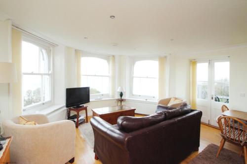 Sea View - image 12