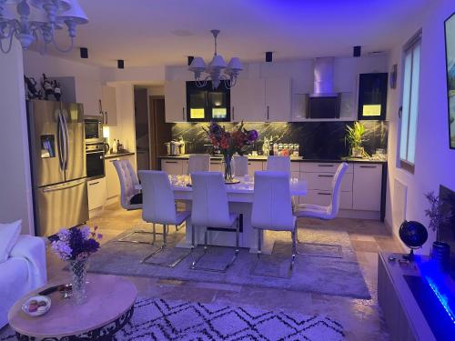 Facilities, Villa Segny in Segny