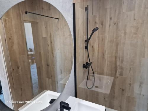 Miło Mi w górach - budynek główny hotelu z basenami i saunami - parking GRATIS, Sklářská Poruba (fotografie 7)