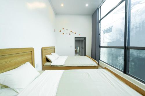 1 queen bed, 1 twin bed