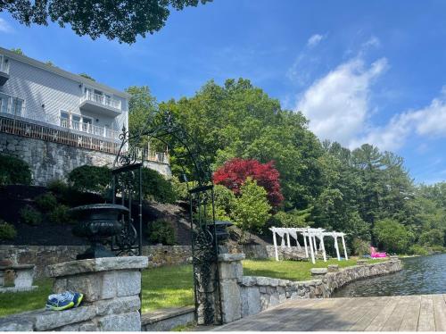 Beautiful Lake House to Relax in Trumbull, USA