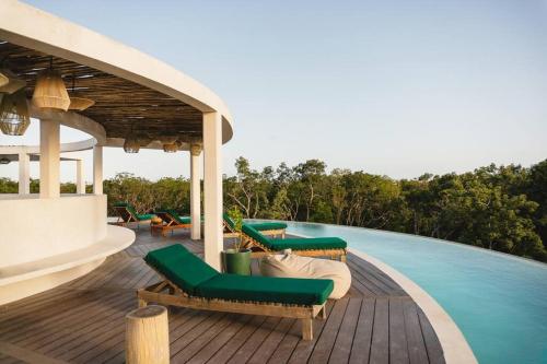 7 BDR Luxury Villa, Tulum's Best Infinity Pool, Near Beach