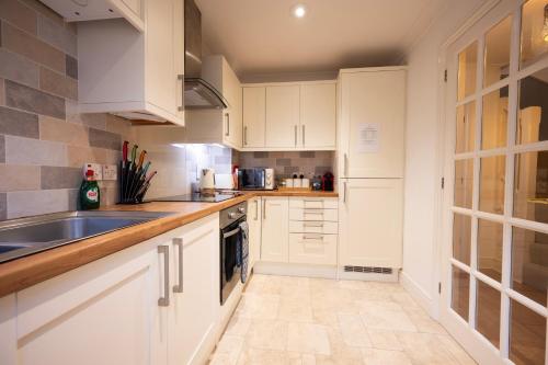 Beautiful house in the heart of Canterbury with Free Parking - image 6