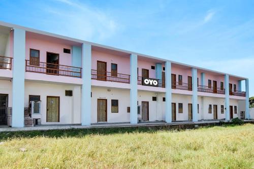 Indgang, OYO Flagship Devrachna Residency in Ganaur