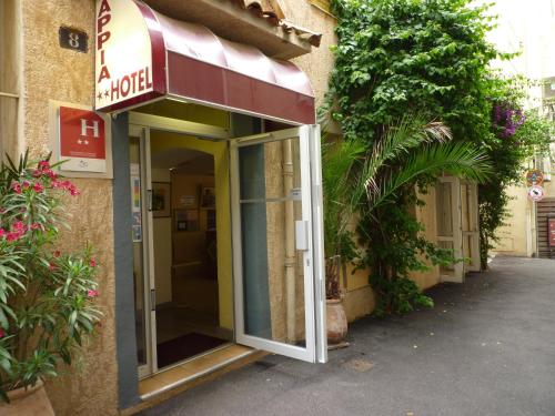 Entrance, Appia Hotel in Cannes
