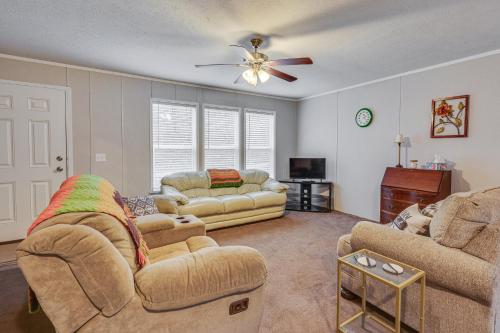 Pet-Friendly Home about 10 Mi to Hocking Hills! in South Bloomingville, USA