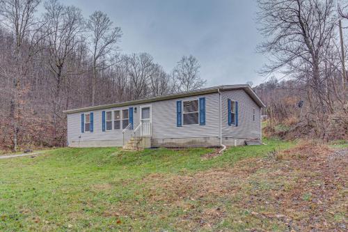 Pet-Friendly Home about 10 Mi to Hocking Hills! in South Bloomingville, USA