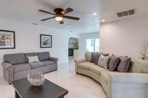 Largo Family Oasis Private Pool and Hot Tub! in อินเดียนร็อคบีช (FL)