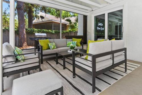 Luxury pool home near the beach! in Indian Shores